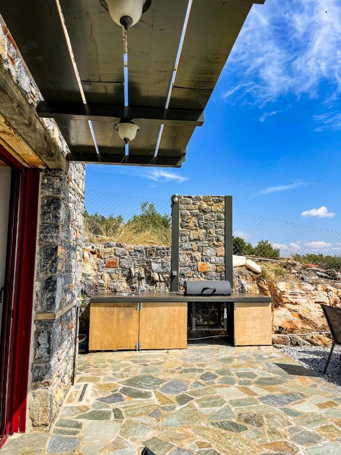 Modern Stone Villas With Swimming Pool 阿利韦里翁 外观 照片