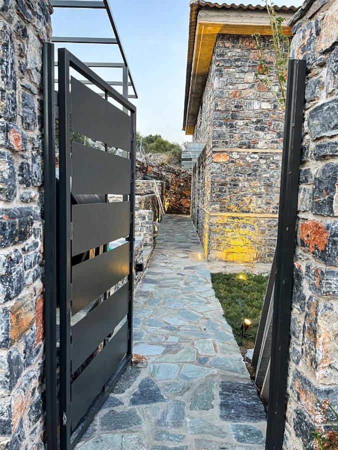 Modern Stone Villas With Swimming Pool 阿利韦里翁 外观 照片