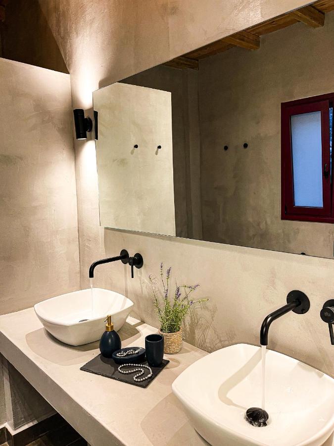 Modern Stone Villas With Swimming Pool 阿利韦里翁 外观 照片